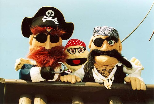 Everybody Loves Pirates by Frogtown Mountaineer Puppeteers